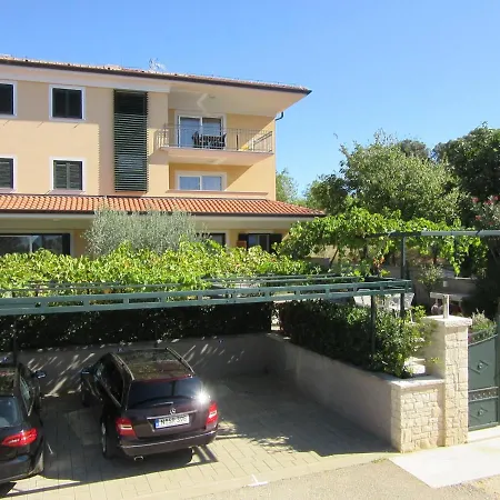 Ema Apartment