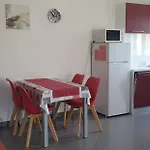 Διαμέρισμα Ema *
