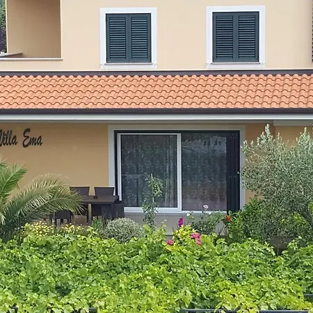 Ema Apartment