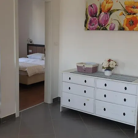 Ema Apartment