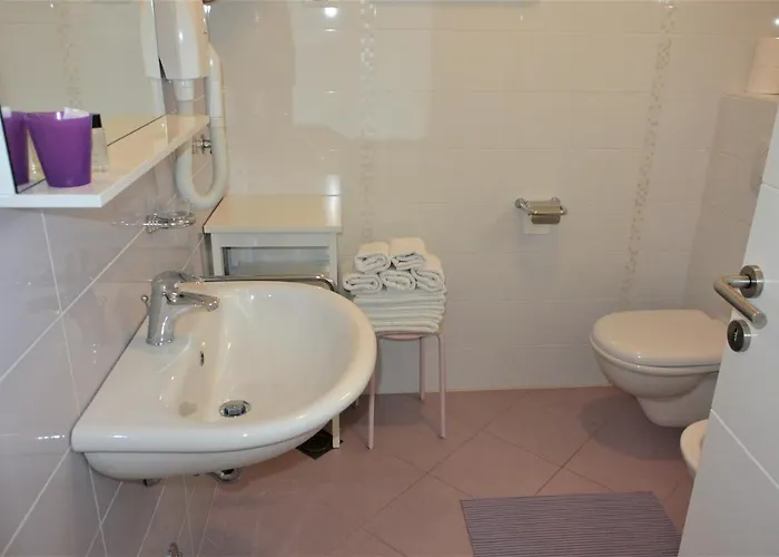 아파트 Ema 로비니