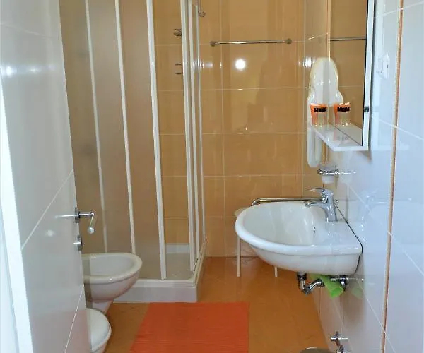 Ema 아파트 로비니