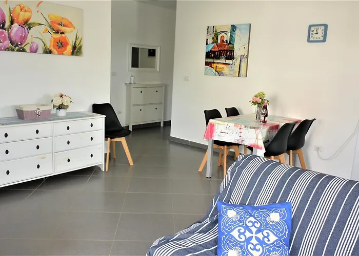 아파트 Ema 로비니